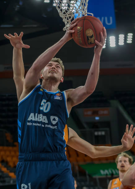 都在密切关 都在密切关