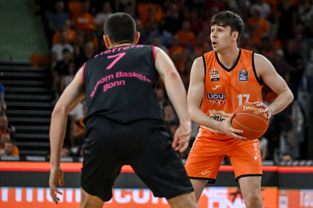 晒杨瀚森回 晒杨瀚森回